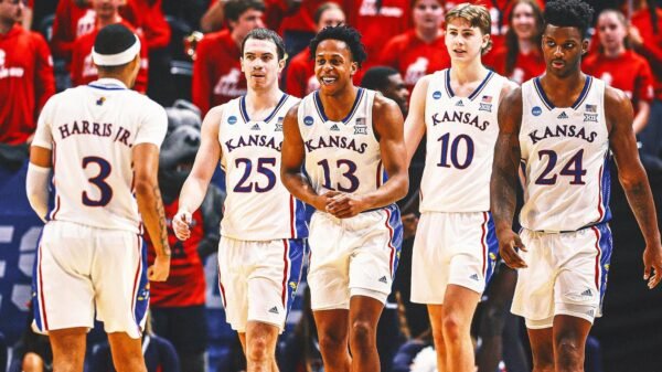 AP Top 25: Kansas gets No. 1 nod ahead of Alabama, UConn in preseason poll