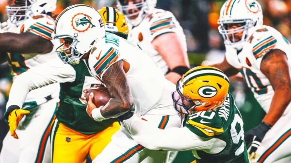 Packers use fast start to stifle Dolphins, win third straight