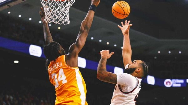 No. 1 Auburn slips past No. 6 Tennessee 53-51 in Johni Broome’s return from injury