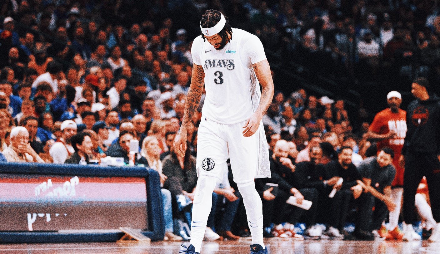 Anthony Davis exits Mavs debut with apparent non-contact groin injury