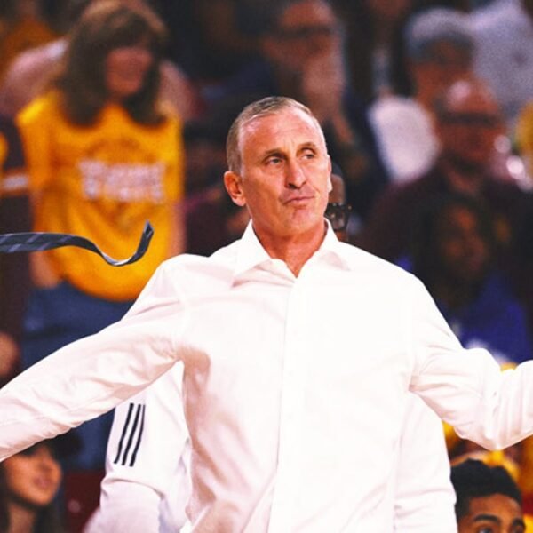 Bobby Hurley waves Arizona State players off court after loss to Arizona