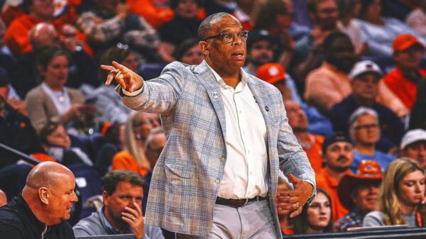 North Carolina extends Hubert Davis through 2030, hires Jim Tanner as GM