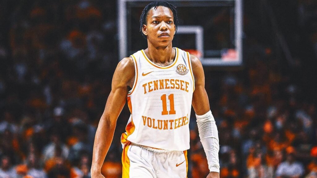 Chaz Lanier, Jordan Gainey lift No. 8 Tennessee over No. 5 Florida, 64-44